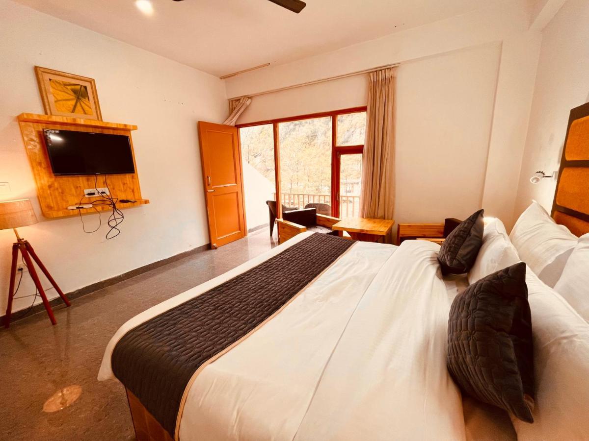 Hotel Beas River Retreat - A Riverside Hotel With Balcony 马拉里 外观 照片