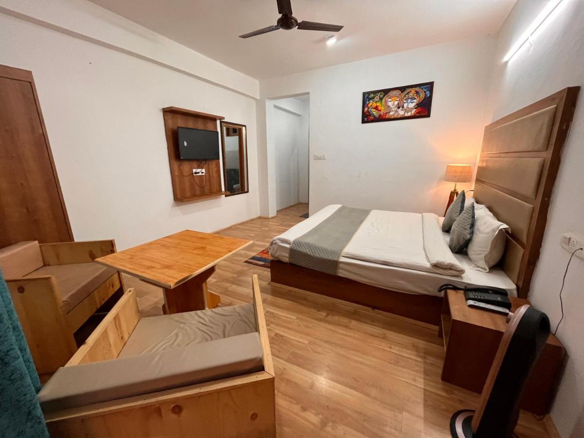 Hotel Beas River Retreat - A Riverside Hotel With Balcony 马拉里 外观 照片